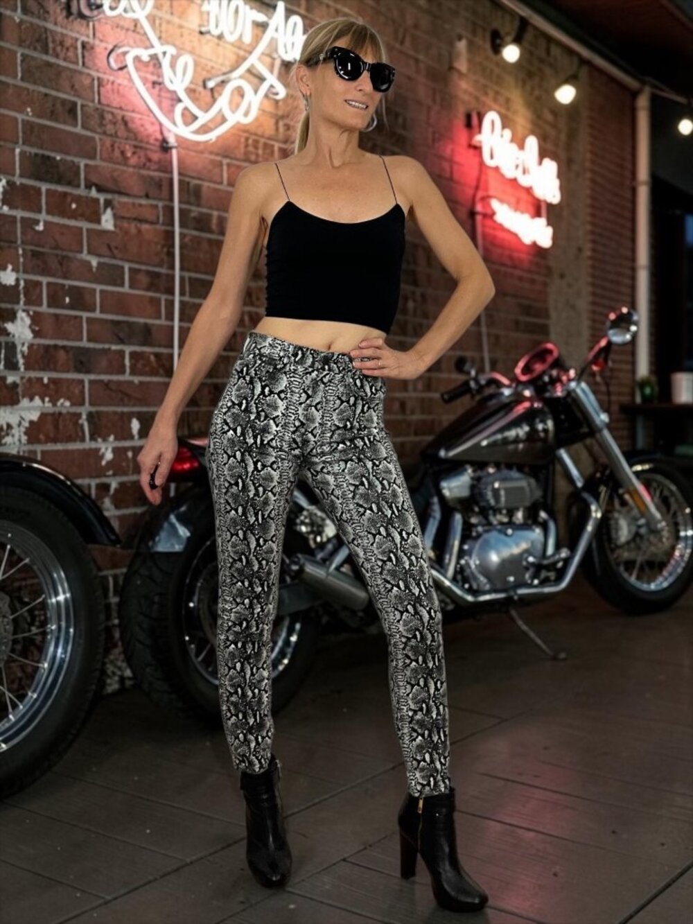 Alice + Olivia Good High Rise Skinny Jean 24 Black Snake Print NEW